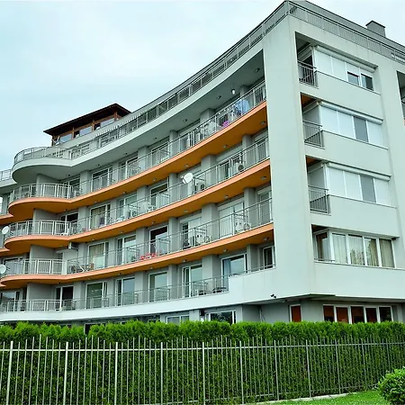 Club Priz アパートホテル 4*