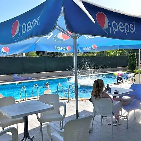 מלון דירות Club Priz פרימורסקו
